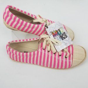 NWT MUK LUKS Paige Tie Fashion Sneaker Size 7